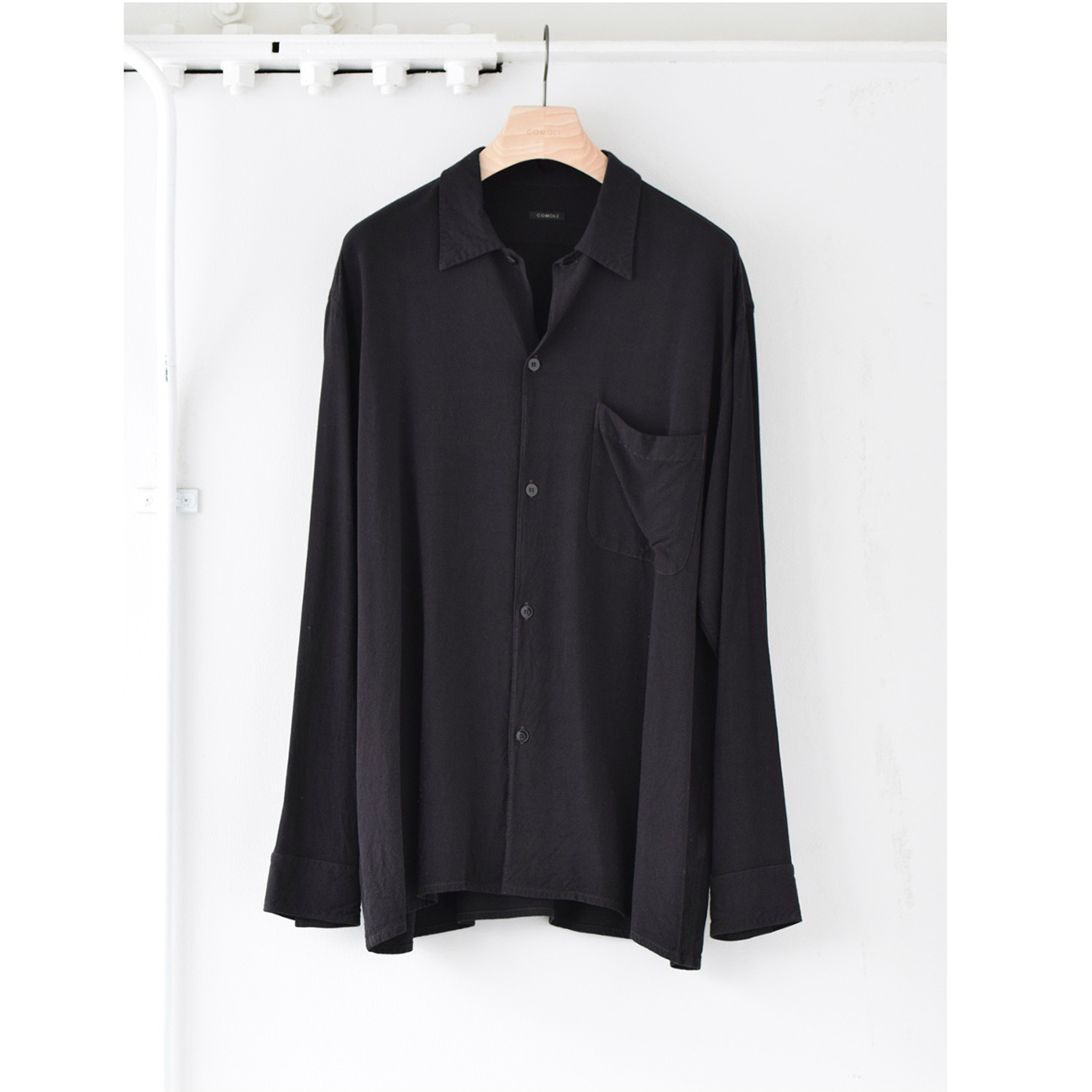 COMOLI / コモリ | レーヨン オープンカラーシャツ - Black | 通販