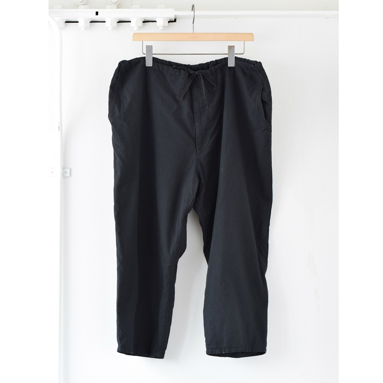 COMOLI / コモリ | ベタシャン テーパードパンツ - Black | 通販