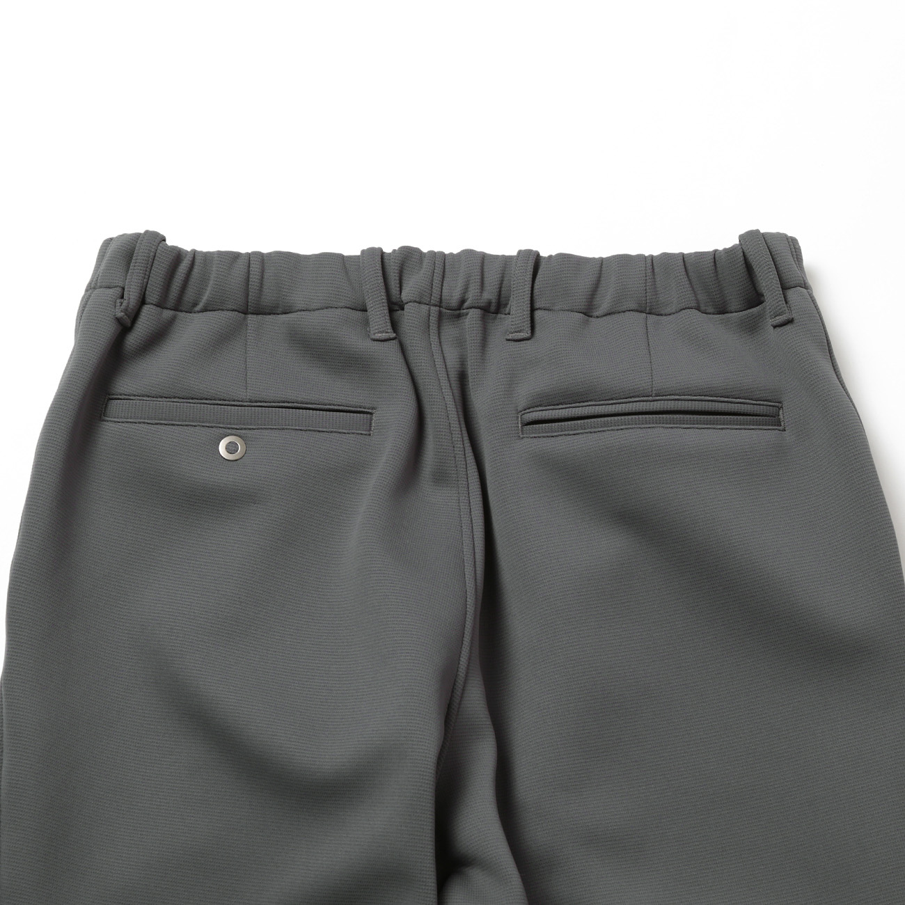 CURLY / カーリー | PIQUE SCUBA 1-TUCK PANTS - Asphalt | 通販