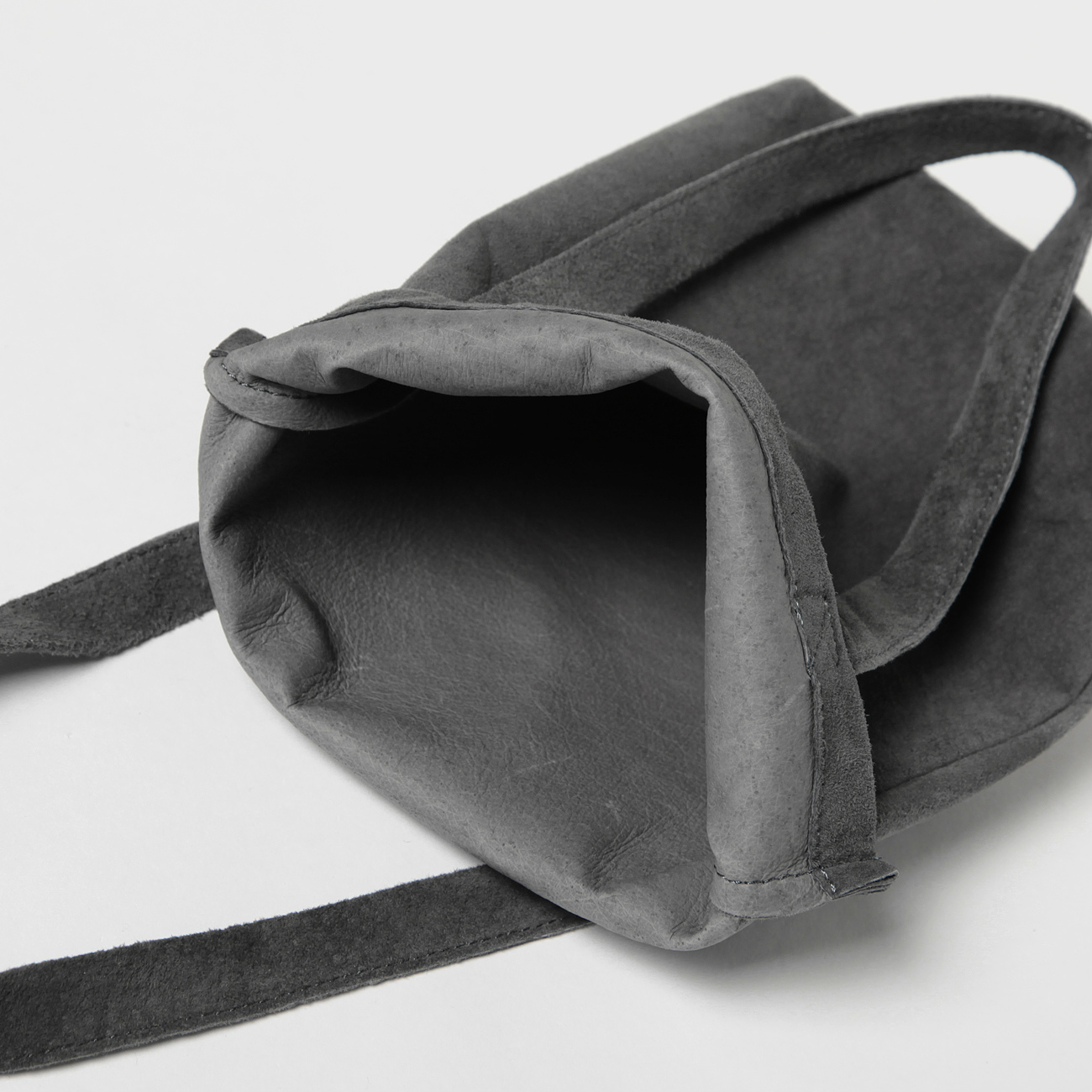 Hender Scheme / エンダースキーマ | pig bag S - Dark Gray | 通販